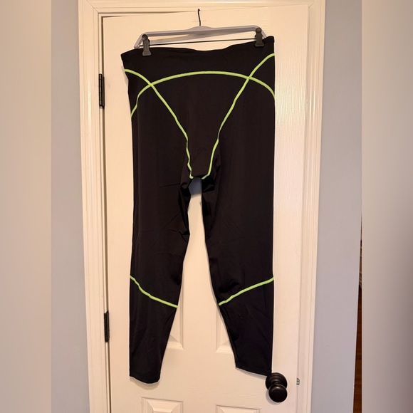 SKIMS Black Leggings with Neon Green Trim - Picture 3 of 3